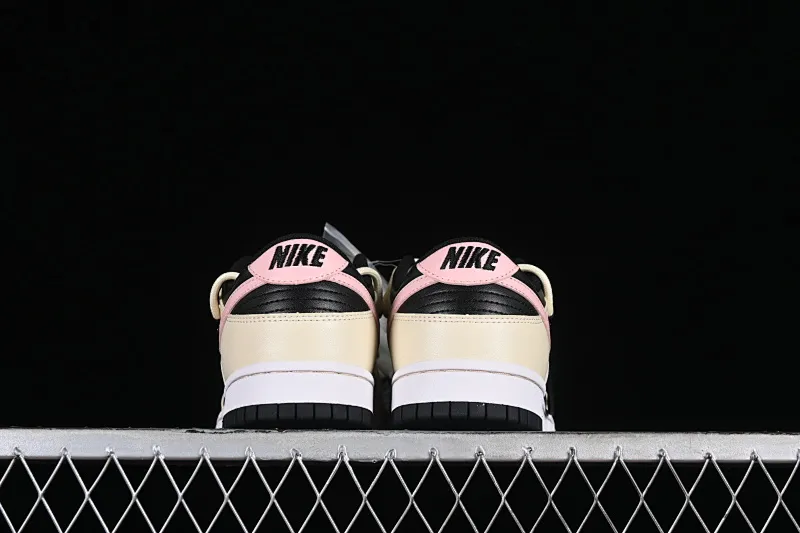 All Categories Nk SB Dunk Series Nk SB Dunk Low Low-top sneakers Nk Dunk Low Steam Puppet-Smoky Rose Black and pink simple SB strap low-top casual sneakers FD1232-001